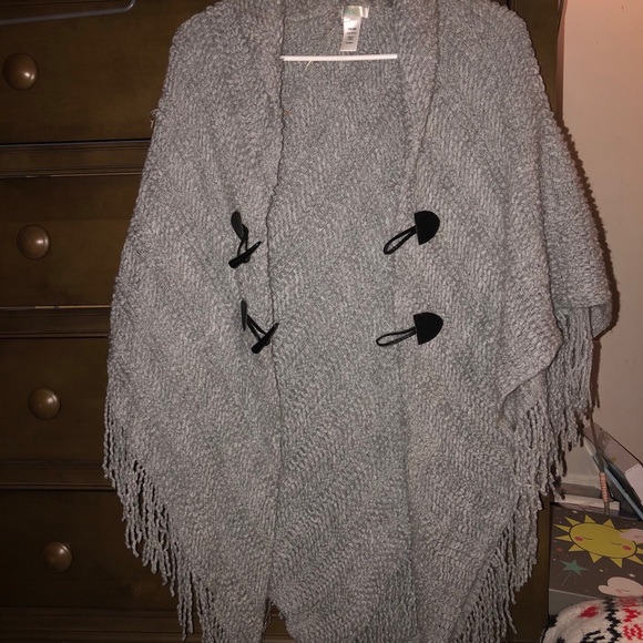 Cute grey poncho to keep warm - Picture 2 of 2